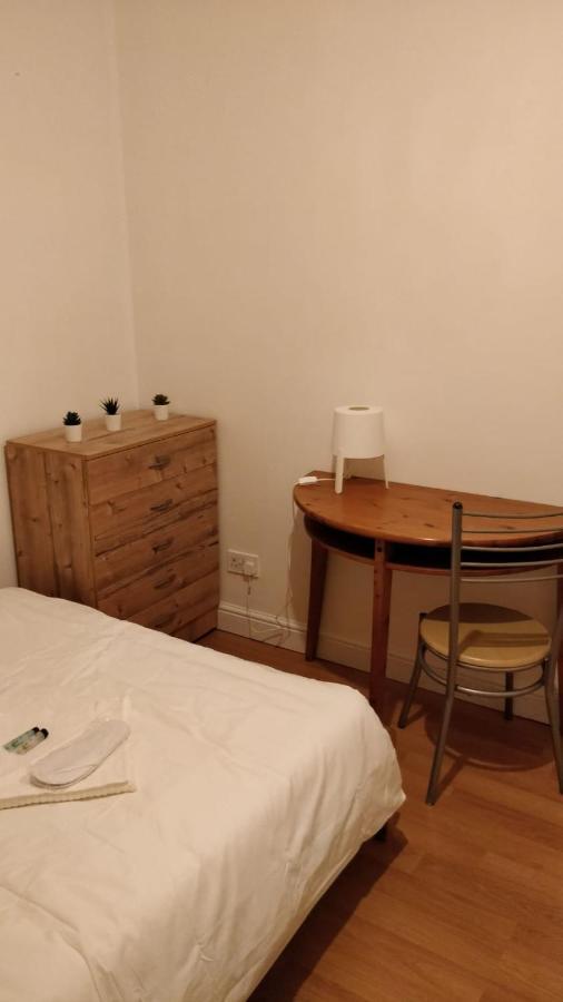 Fieldgate Spacious Rooms London Bagian luar foto