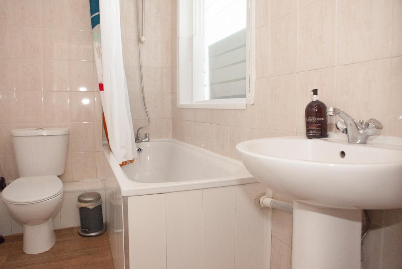 Fieldgate Spacious Rooms London Bagian luar foto